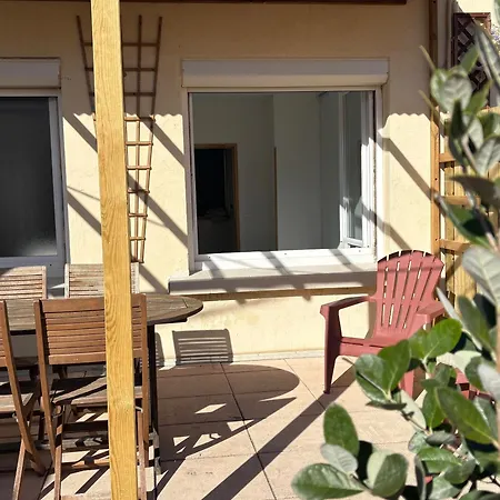 Grandes Terrasses Et Vue דירה נרבון